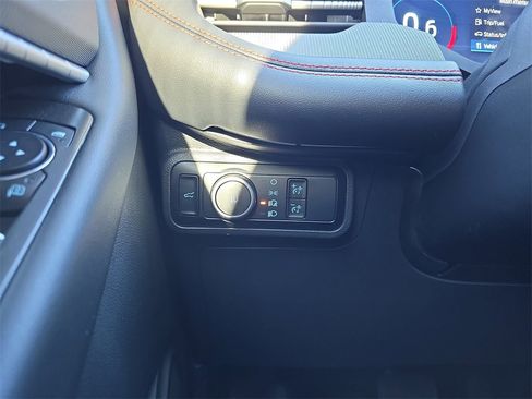 Used 2025 Ford Explorer ST image 27
