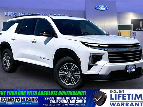 Used 2025 Chevrolet Traverse LT AWD/4WD image 1
