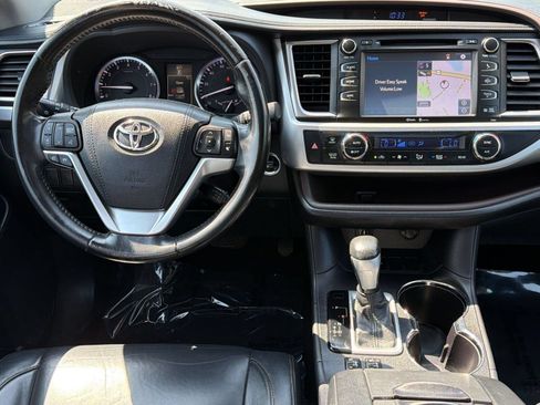 Used 2015 Toyota Highlander XLE FWD image 16