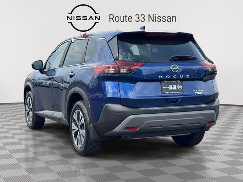 Used 2023 Nissan Rogue SV image 3