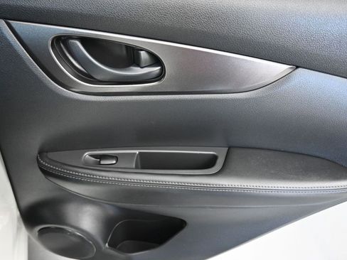 Used 2022 Nissan Rogue Sport S image 33