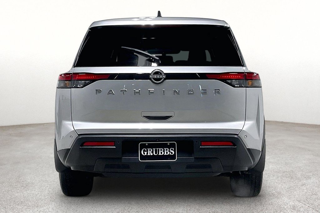 Used 2025 Nissan Pathfinder S FWD image 5