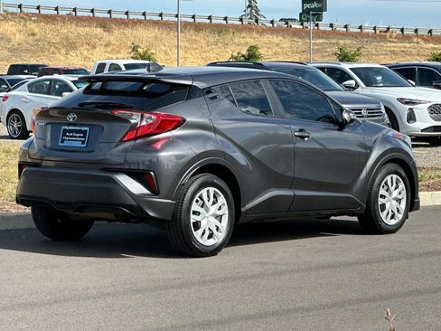 Used 2019 Toyota C-HR LE FWD image 3