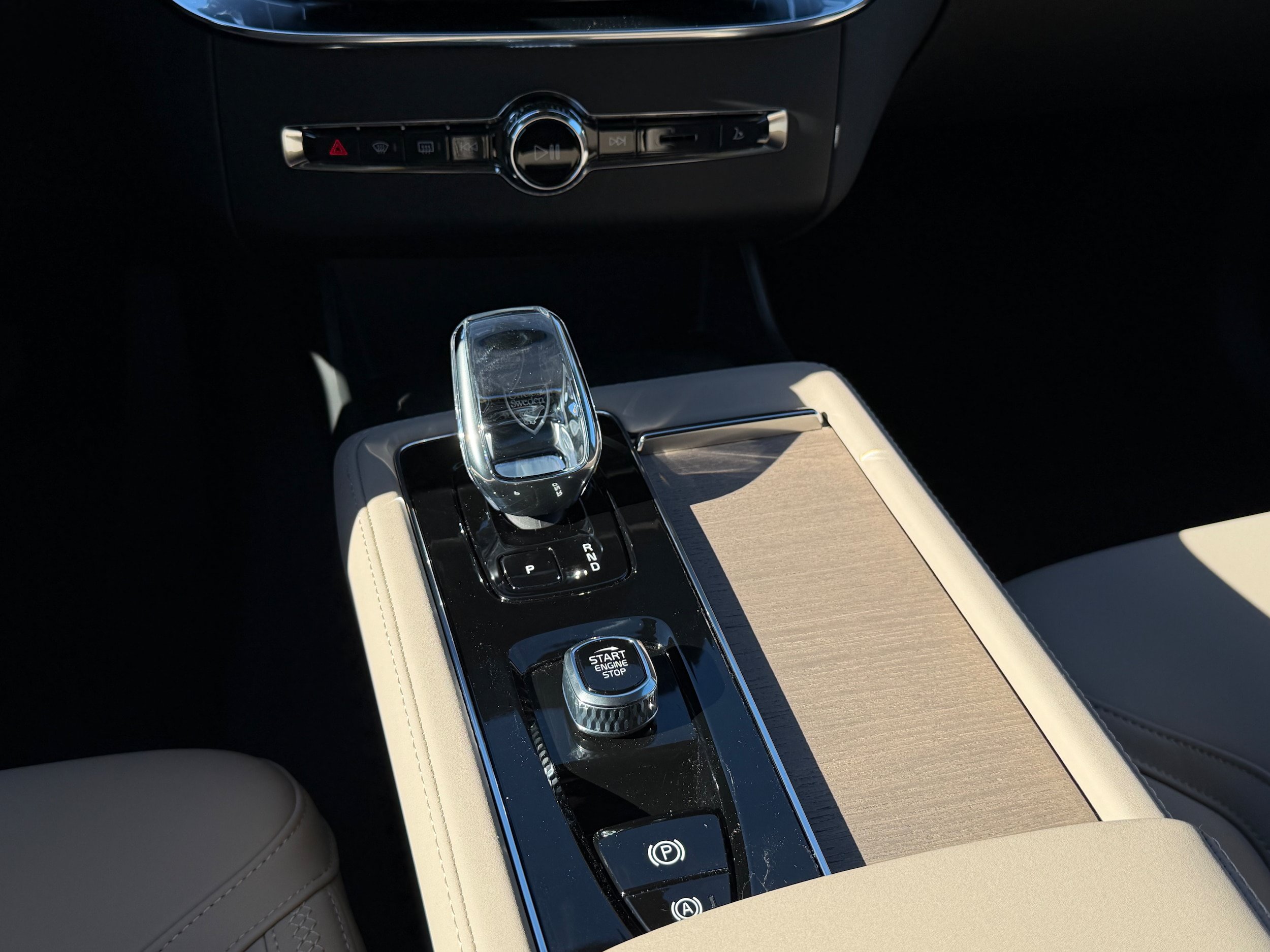 New 2026 Volvo XC90 T8 Plus w/ Protection Package Premier AWD/4WD image 14