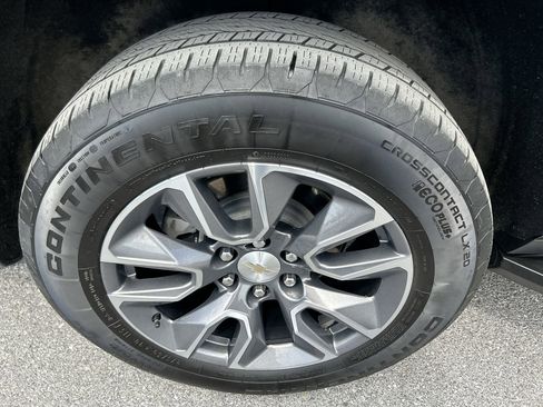 Used 2024 Chevrolet Tahoe LT w/ Luxury Package image 9