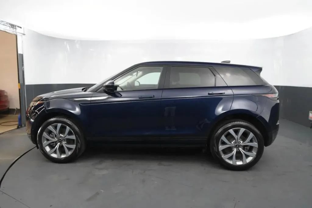 Used 2021 Land Rover Range Rover Evoque SE AWD/4WD image 2