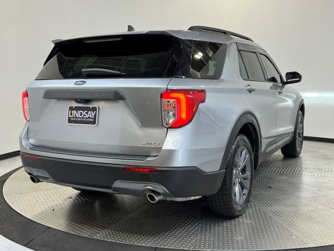 Used 2021 Ford Explorer XLT w/ Equipment Group 202A image 6