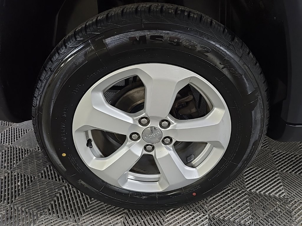 Used 2019 Jeep Compass Latitude AWD/4WD image 13