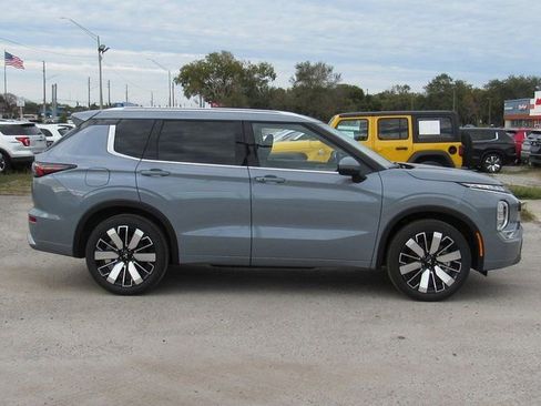 New 2026 Mitsubishi Outlander SEL FWD image 2