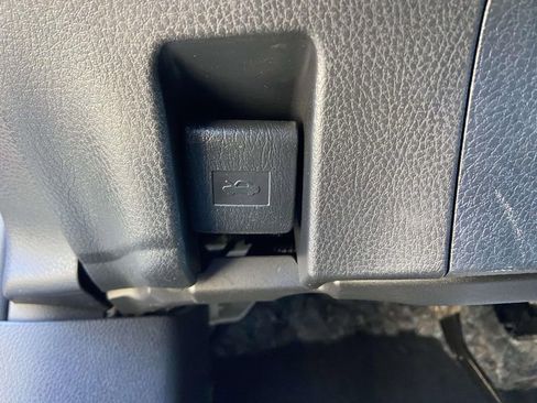 Used 2025 Toyota Camry SE w/ Multimedia Upgrade Package image 28