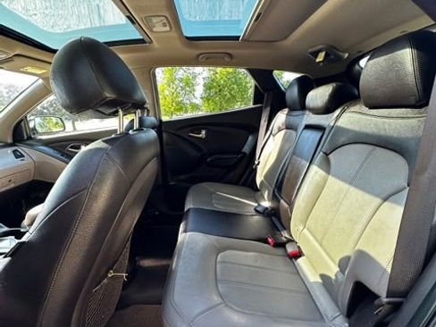 Used 2010 Hyundai Tucson Limited w/ Premium Pkg 4 AWD/4WD image 16