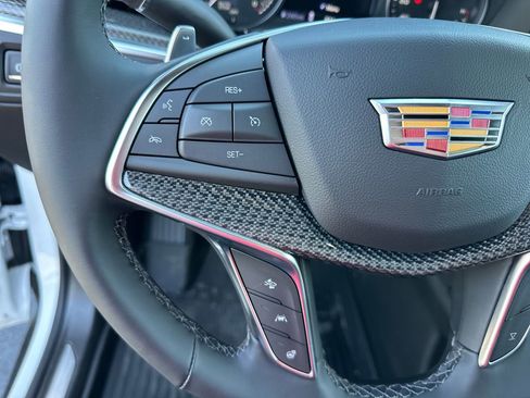 New 2025 Cadillac XT5 Sportv w/ LPO, Blue Accent Package AWD/4WD image 17