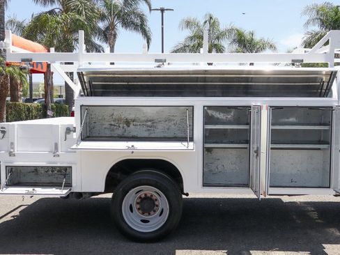 Used 2016 Ford F550 2WD Regular Cab Super Duty image 11