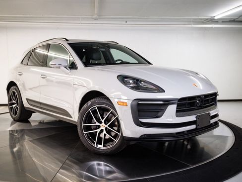 Certified 2023 Porsche Macan AWD/4WD image 9