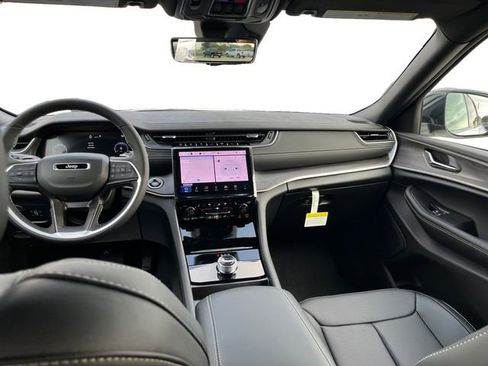 New 2025 Jeep Grand Cherokee Limited w/ Luxury Tech Group II image 11