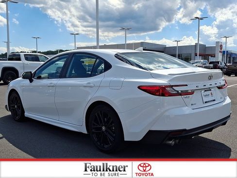 Used 2025 Toyota Camry SE FWD image 4