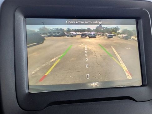 Used 2019 Jeep Renegade Latitude w/ Cold Weather Group image 21