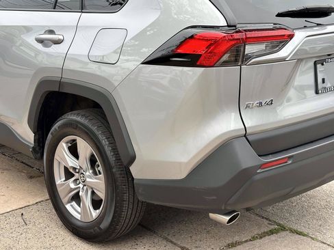 Used 2025 Toyota RAV4 XLE AWD/4WD image 9