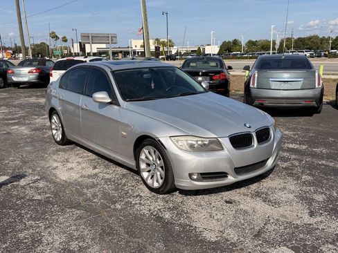Used 2011 BMW 328i xDrive Sedan AWD/4WD image 2