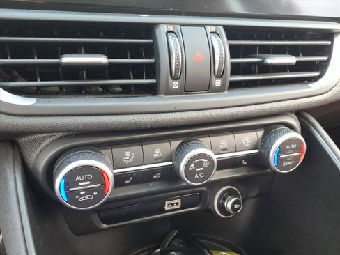 Used 2022 Alfa Romeo Giulia Ti image 29