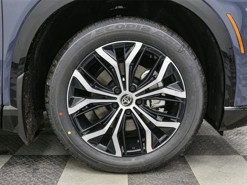 New 2025 Toyota Crown Signia image 12