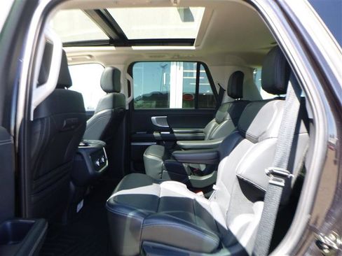 Used 2025 Ford Expedition Platinum AWD/4WD image 6