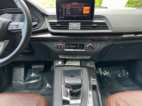 Used 2018 Audi Q5 2.0T Premium Plus w/ Premium Plus Package AWD/4WD image 11