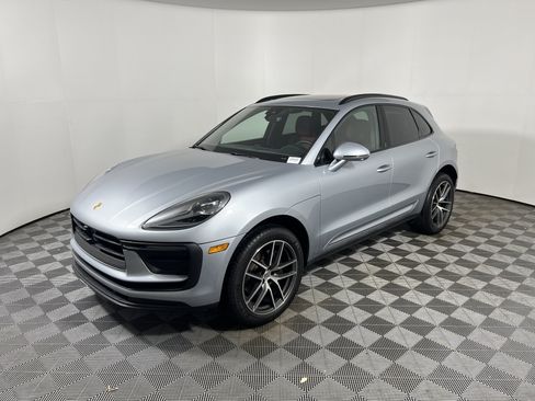 Certified 2026 Porsche Macan AWD/4WD image 11
