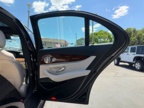 Used 2018 Mercedes-Benz E 300 4MATIC image 25