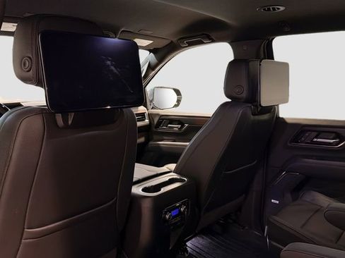 Used 2025 GMC Yukon XL Denali w/ Advanced Technology Package image 24