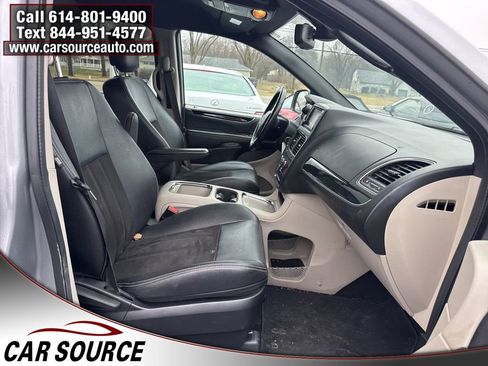 Used 2019 Dodge Grand Caravan SXT image 22
