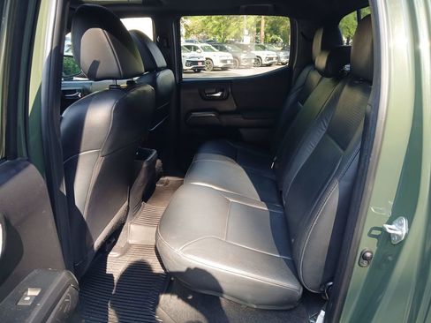 Used 2021 Toyota Tacoma TRD Off-Road w/ TRD Premium Off Road Package AWD/4WD image 40