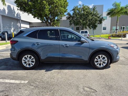 Used 2023 Ford Escape Active w/ Tech Pack #2 FWD image 4