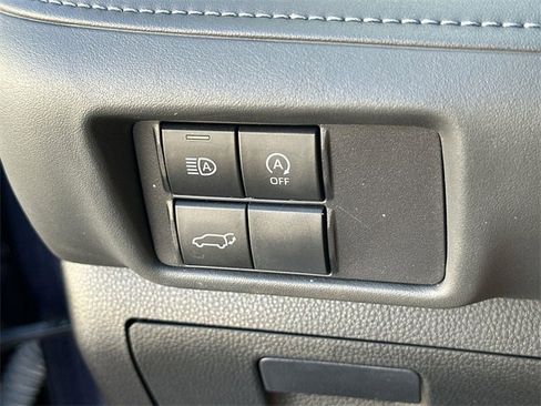 Used 2023 Toyota Highlander LE image 17