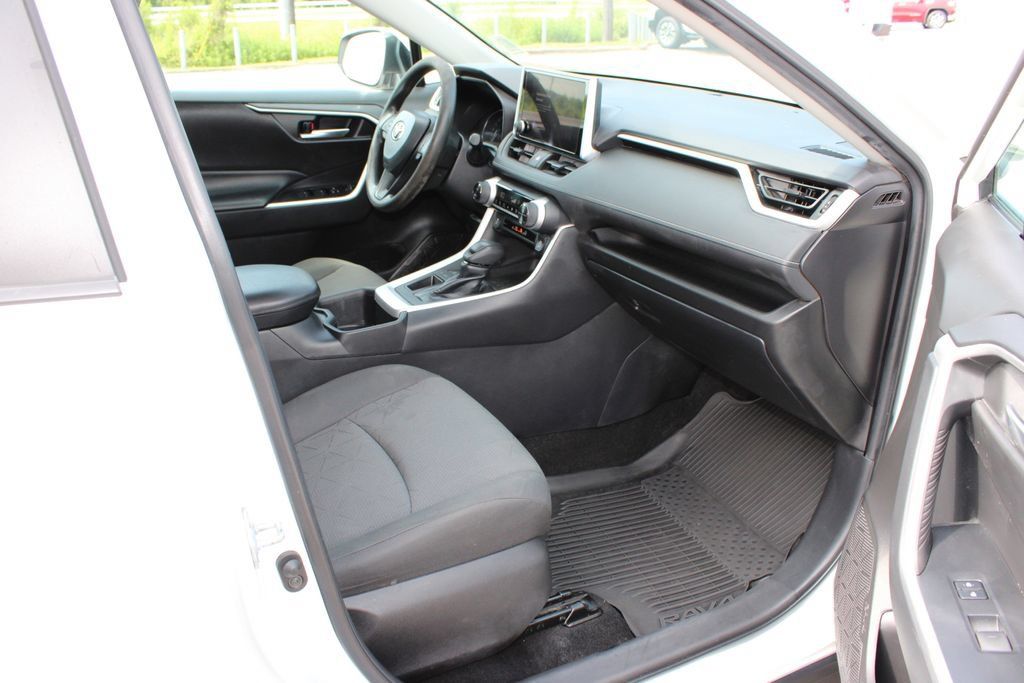Used 2023 Toyota RAV4 XLE w/ Convenience Package FWD image 6