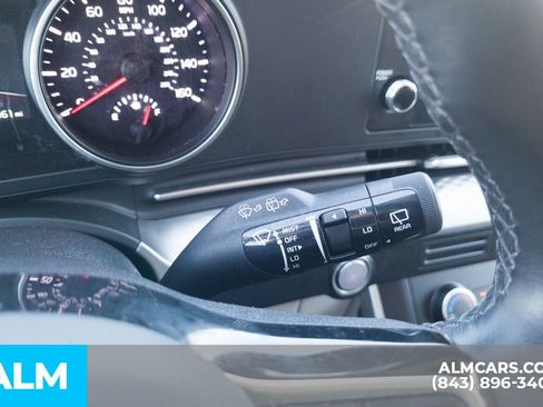 Used 2024 Kia Carnival LX image 31