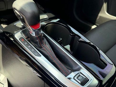 Used 2025 Chevrolet Trax RS w/ Sunroof Package FWD image 8
