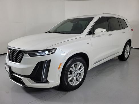 Certified 2024 Cadillac XT6 Luxury image 2