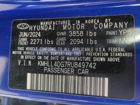 Used 2024 Hyundai Elantra SE FWD image 33