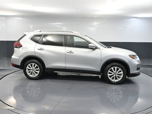 Used 2020 Nissan Rogue SV image 4