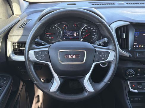 Used 2024 GMC Terrain SLE image 8