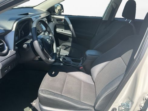 Used 2016 Toyota RAV4 LE FWD image 11