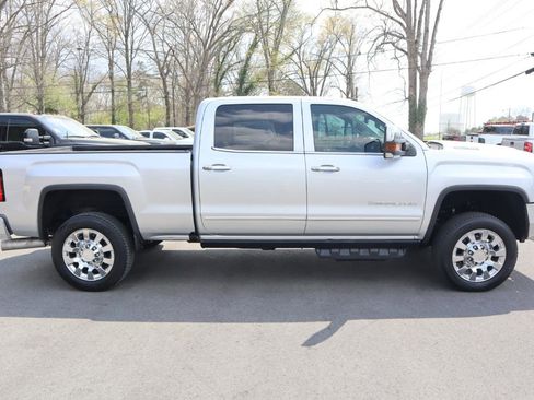 Used 2019 GMC Sierra 2500 Denali w/ Duramax Plus Package image 4