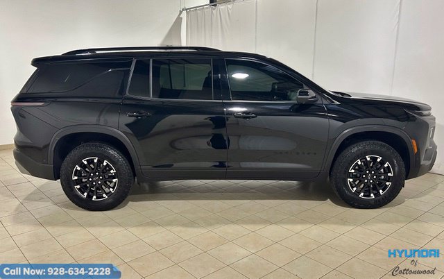Used 2025 Chevrolet Traverse Z71 w/ Enhanced Driving Package AWD/4WD image 6