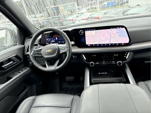 Certified 2026 Chevrolet Suburban LT w/ Comfort Package AWD/4WD image 26