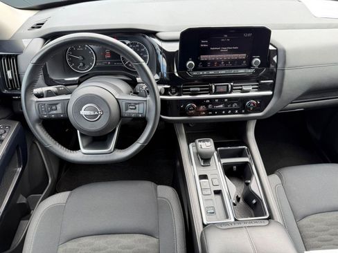 Used 2025 Nissan Pathfinder SV FWD image 24