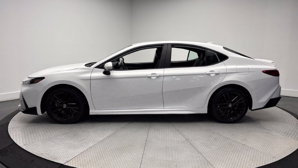 Used 2025 Toyota Camry SE FWD image 4