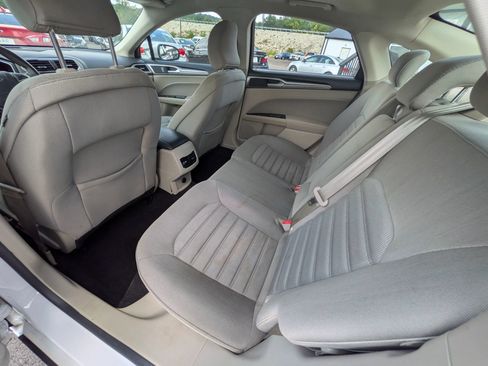 Used 2019 Ford Fusion SE FWD image 28