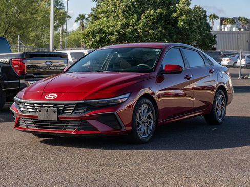 Used 2024 Hyundai Elantra SEL FWD image 3
