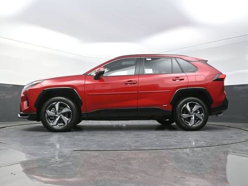 Used 2025 Toyota RAV4 SE w/ Weather & Moonroof Package image 27